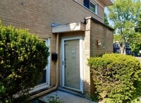 Building Photo - Cozy 3 bedroom 1.5 Bathroom Townhouse! Hardwood Throughout! Parking Included In Rent! Available f...