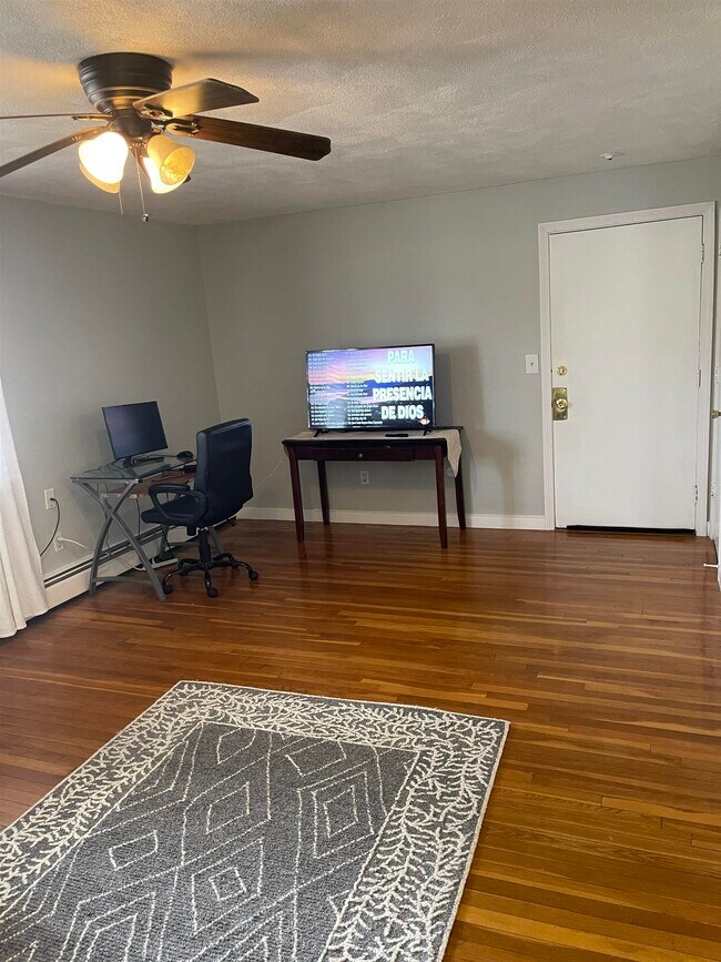 Building Photo - 4 Brook Rd