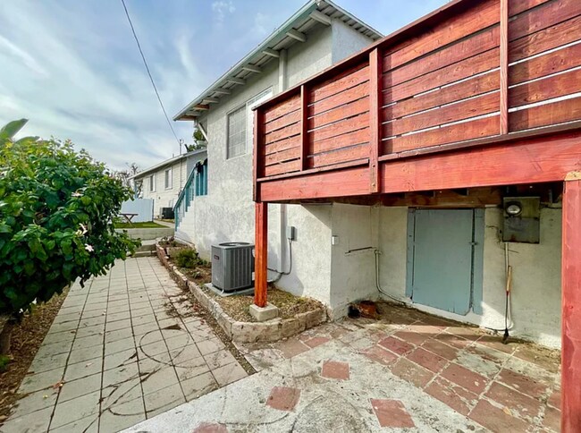 Building Photo - 3 Bed 1 & 1/2 Bath Home in a great Highland Park Location is Now Available!