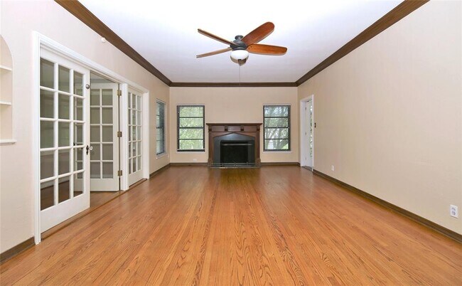 Building Photo - 2301 Sunset Blvd