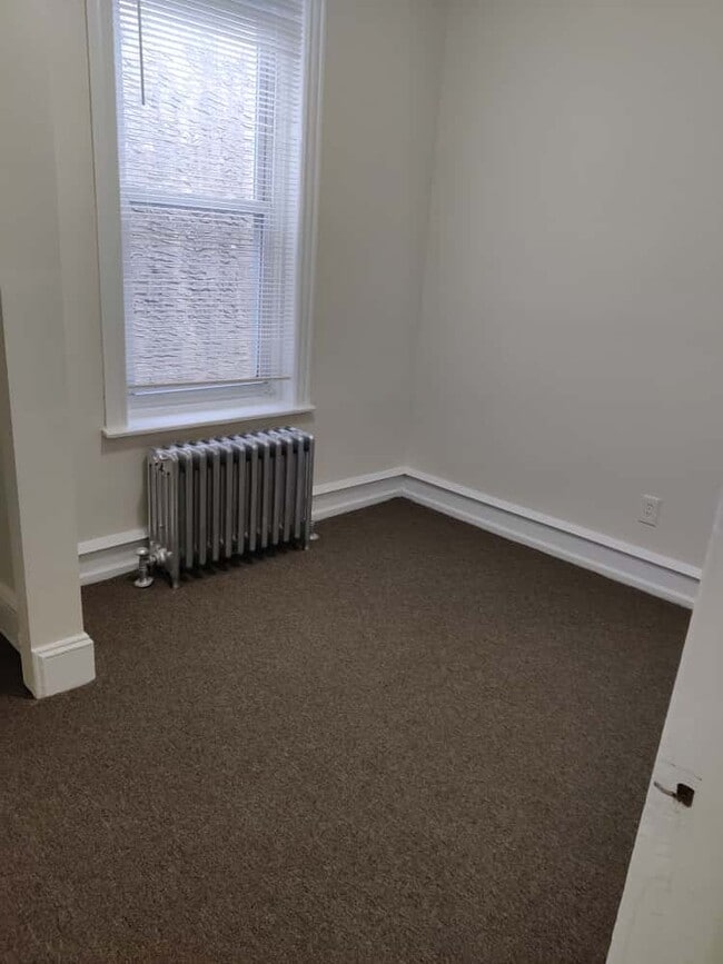 Building Photo - 6133 Elmwood Ave