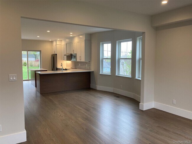 Building Photo - 3B Sterling Ave