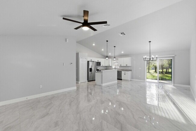 Building Photo - Available Now! Tastefully Designed 3 Bed, 2 Bath Home
