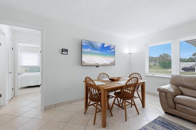 Building Photo - 6309 Flamingo Dr
