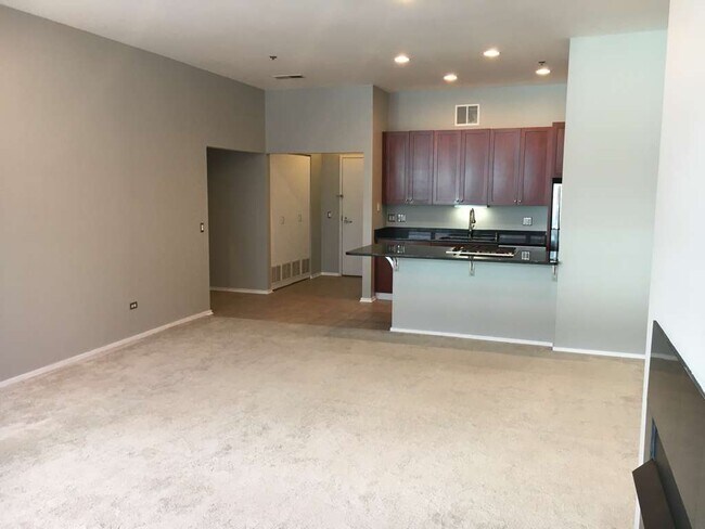 Building Photo - 130 S Canal St