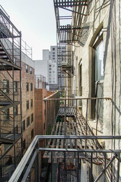 Building Photo - 336 E 18th St