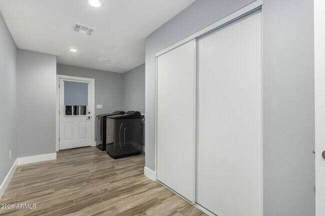 Building Photo - 3520 S Poplar St