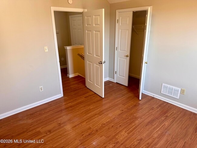 Building Photo - 8170 Clubview Dr