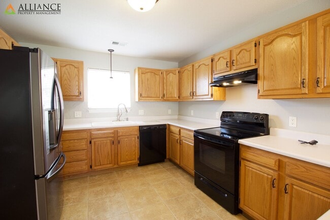 Building Photo - Beautiful 4 Bedroom - 2 Bath Home Close to Flint Hills Christian School!