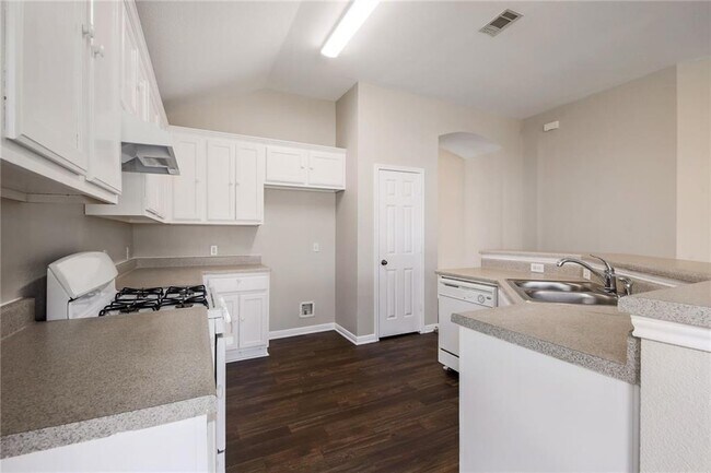 Building Photo - 1608 Bush Coat Ln