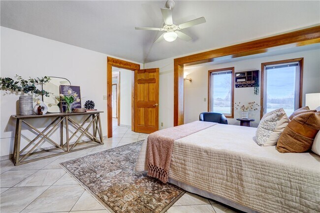 Building Photo - 2654 Whalen Rd