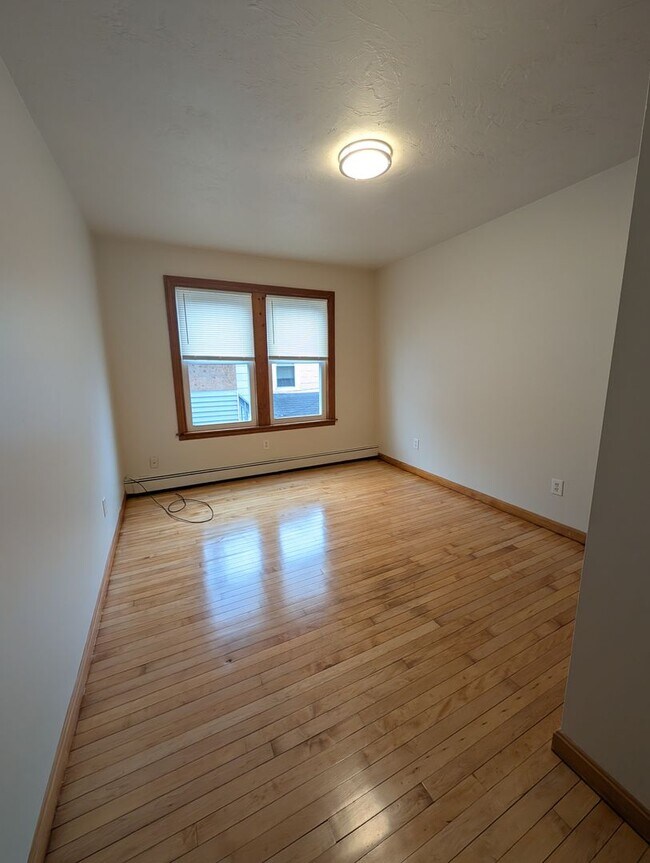 Building Photo - 306 N Main St