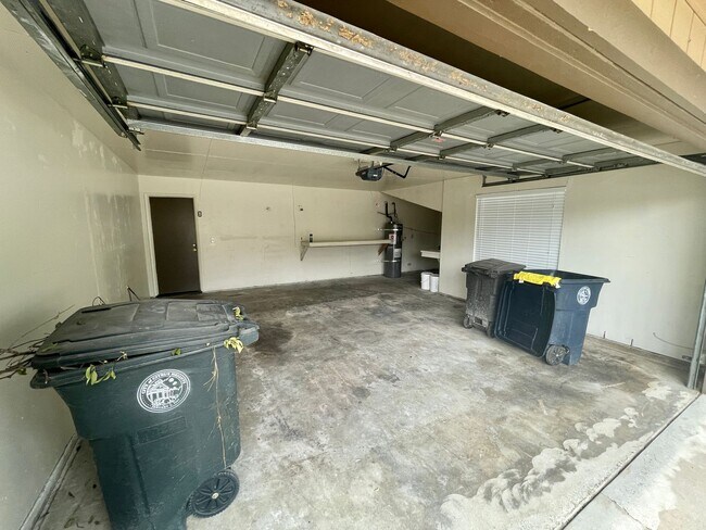 Building Photo - 8192-8194 Talbot Way