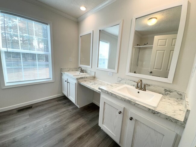 Building Photo - 720 S Edenton Rd St