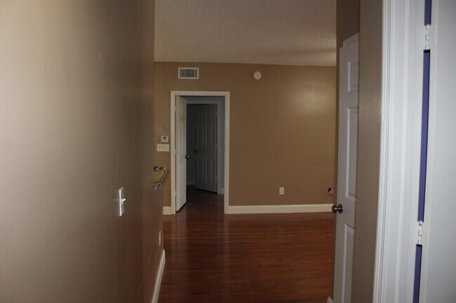 Building Photo - 10354 Fox Trail Rd S