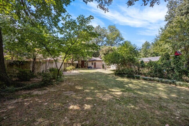 Building Photo - 3/2 fully updated with appliances included!