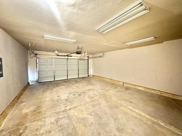 Building Photo - 2500 Flame Lily Rd