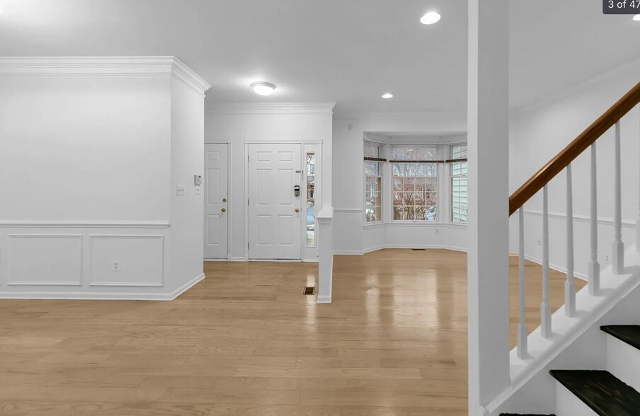 Building Photo - 7 Patriot Hill Dr