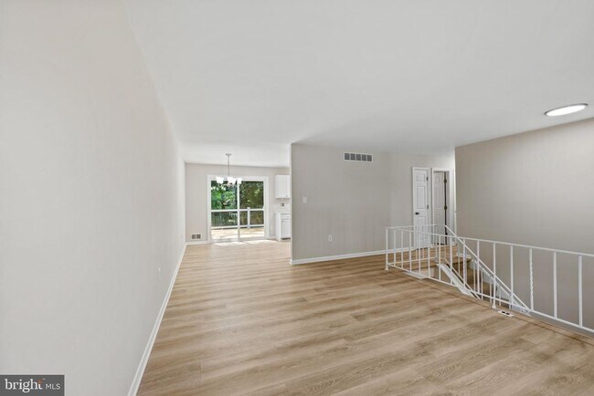 Building Photo - 908 Country Terrace