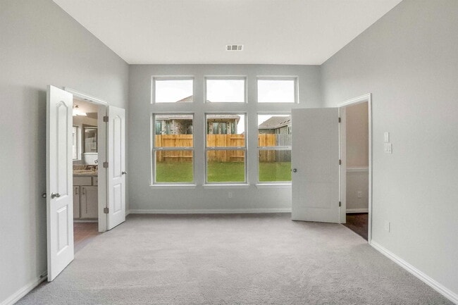 Building Photo - 335 Spinnaker Loop