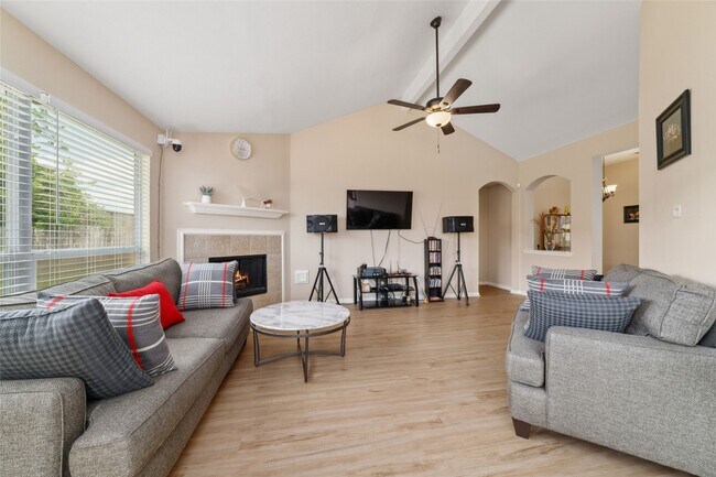 Building Photo - 8123 Solara Bend Ct