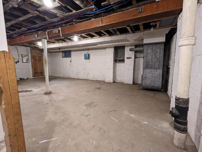 Building Photo - 6534 Deary St