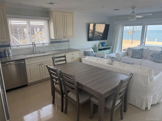 Building Photo - 25 Shinnecock Rd