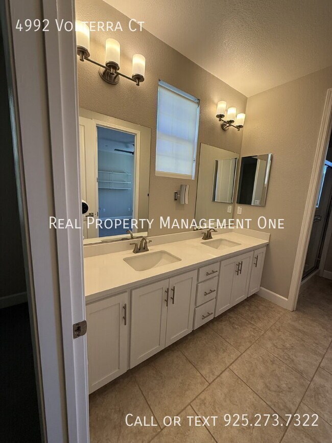 Building Photo - 4992 Volterra Ct