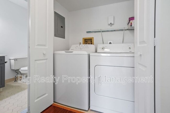 Building Photo - 1116 Foxmeadow Dr