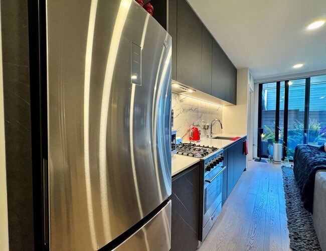 Building Photo - Maison à SOMA  |Secured Smart Access. Mode...