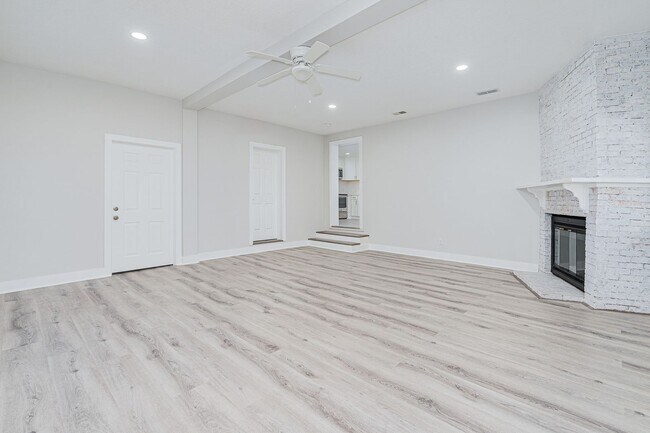 Building Photo - Stunning Remodeled 3-Bedroom Home in Prime Ormond Location