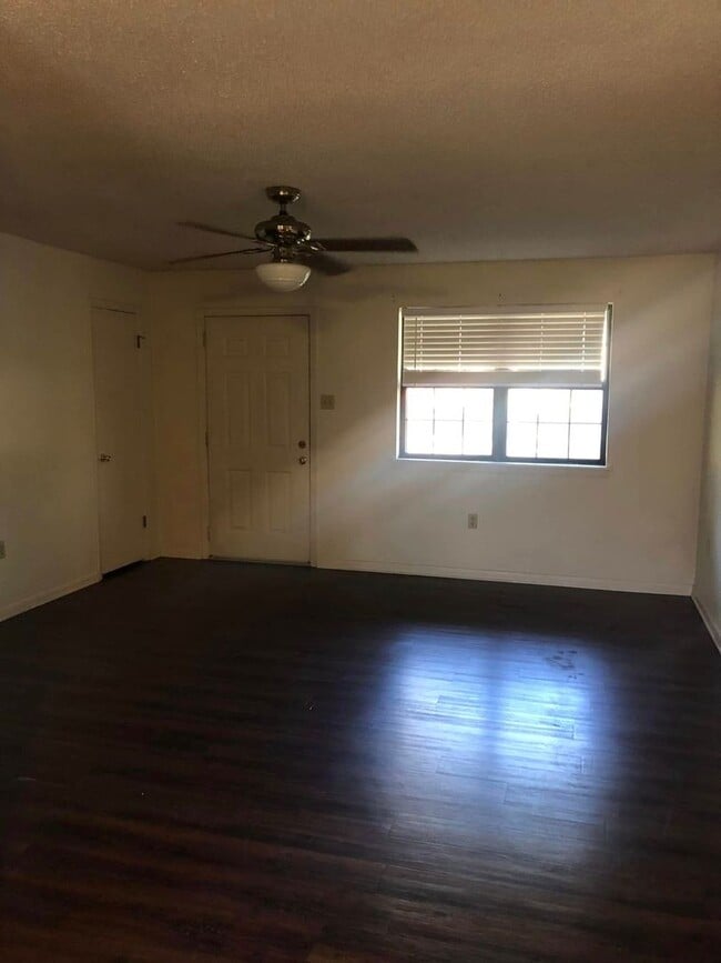 Building Photo - 23 Hartwell Pl