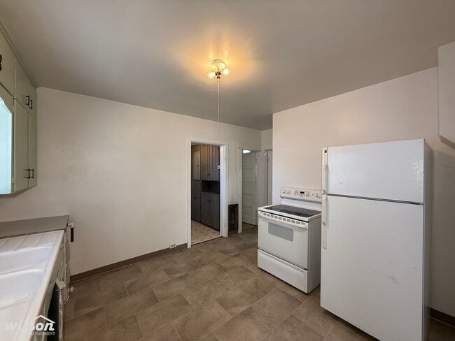 Building Photo - 2-Bedroom House with Fenced Yard & Parking!
