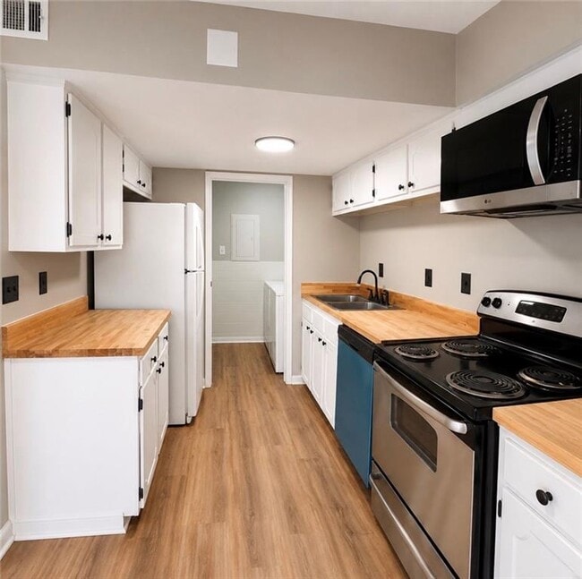 Building Photo - 3254 Strawberry Ln