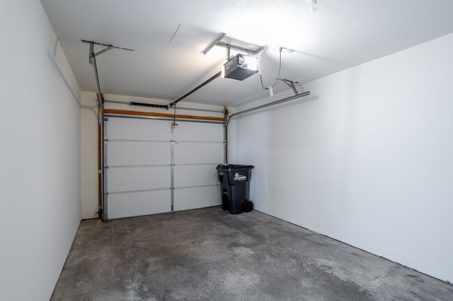 Building Photo - 3531-3533 Prescott Dr.