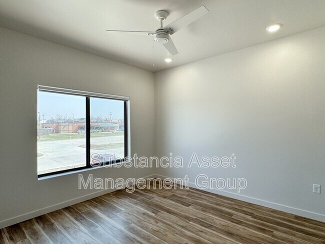 Building Photo - 1653 Midtown Pl