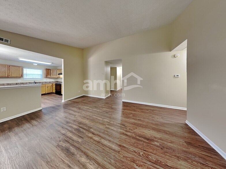 Building Photo - 3915 Little Creek Dr