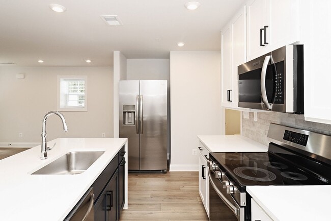 Building Photo - $500 Off 1st Month's Rent! New End-Unit Apartment in Crozet