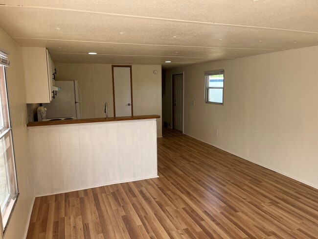 Building Photo - LMP-3