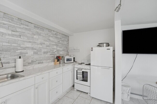 Building Photo - "Warm Mineral Springs - Furnished Studio Apartment"