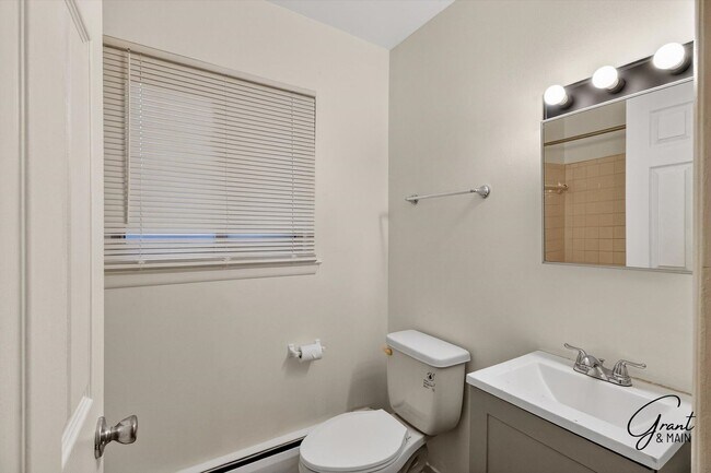 Building Photo - 22330 W Warren Ave