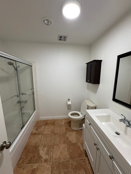 Building Photo - 5718 Ravenspur Dr