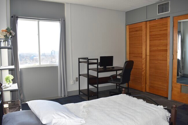 Building Photo - 274 Boulevard NE