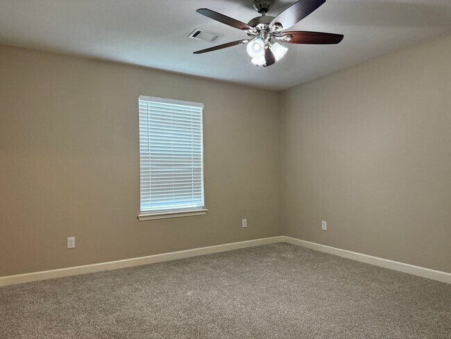 Building Photo - 415 S Shady Ln