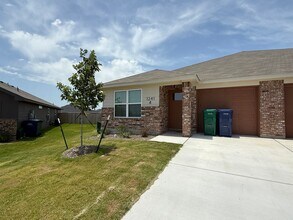 Building Photo - 1241 LEXINGTON Dr