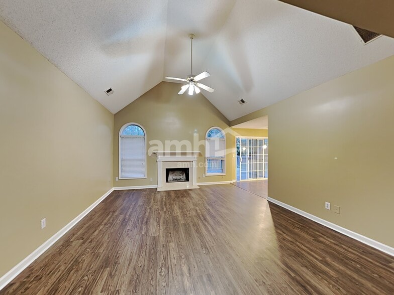 Building Photo - 3041 Andora Dr SW