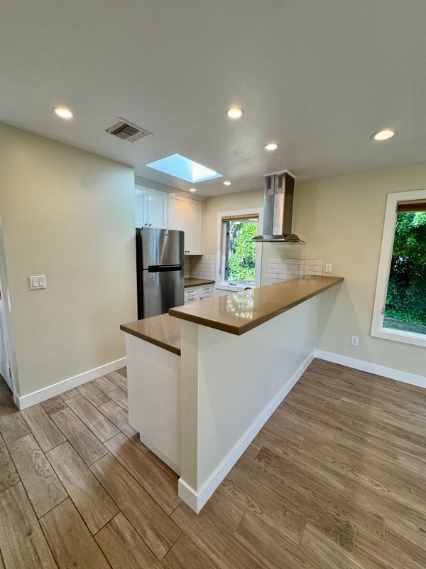 Building Photo - 10740 Aqua Vista St