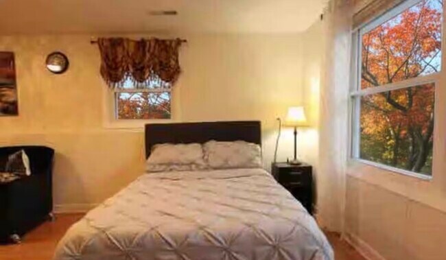 Building Photo - 449 Jensen Rd