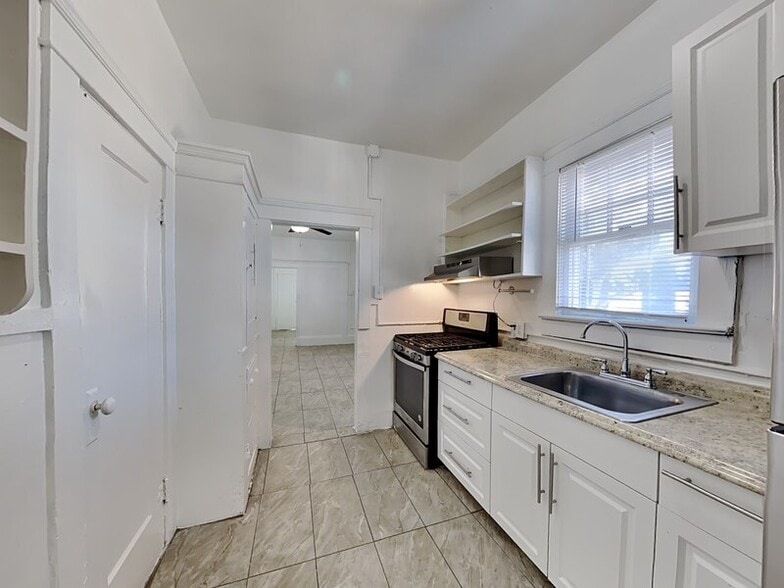 Building Photo - 115 S Grandview Ave