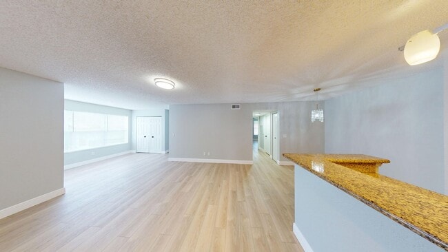 Building Photo - 2Br/ 2Ba Condo In Villa Medici - Available...